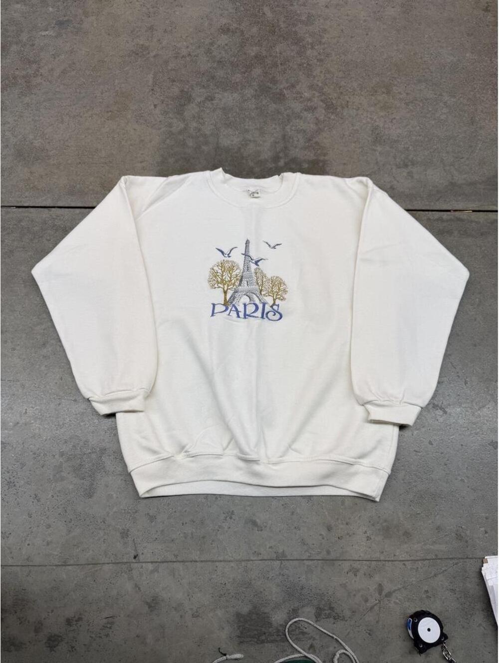 vintage paris eiffel tower white destination crewneck size medium